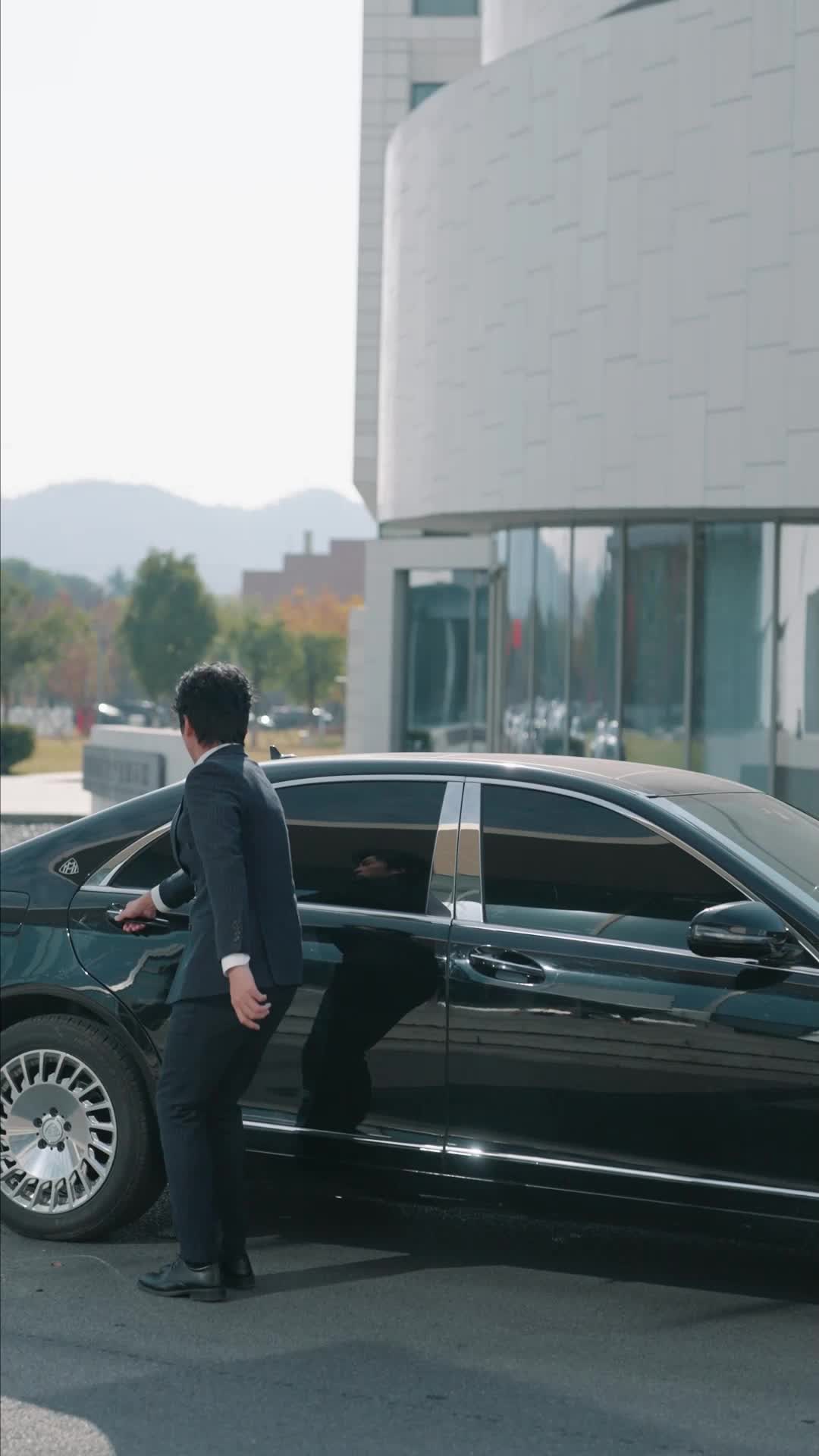 Episode 9 - Oops, You Bullied the Billionaire's Wife